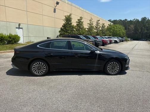 2025 Hyundai SONATA Hybrid SE
