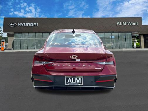 2024 Hyundai ELANTRA Limited