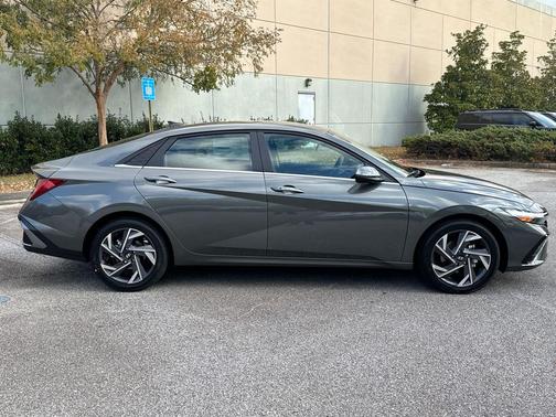 2025 Hyundai ELANTRA SEL