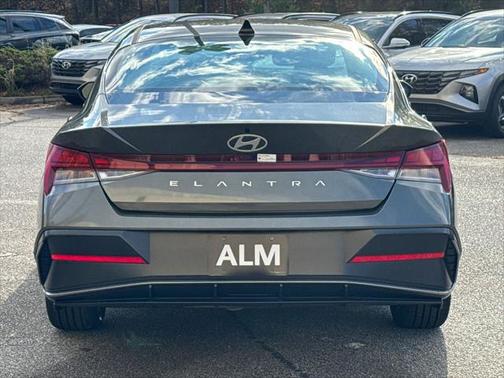 2025 Hyundai ELANTRA SEL