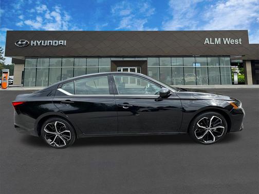 2025 Nissan Altima SR FWD