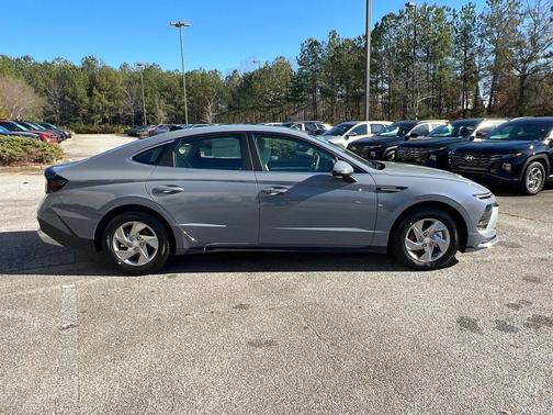 2025 Hyundai SONATA SE