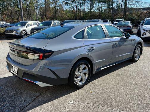 2025 Hyundai SONATA SE