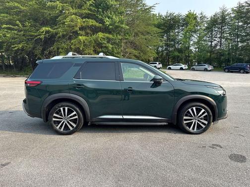 2024 Nissan Pathfinder Platinum 4WD