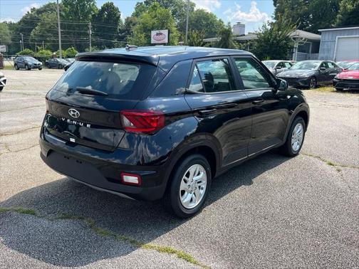 2025 Hyundai VENUE SE