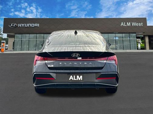 2025 Hyundai ELANTRA SEL