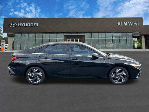 2025 Hyundai ELANTRA SEL