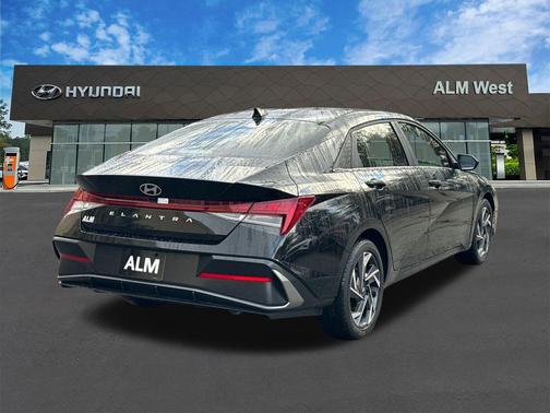 2025 Hyundai ELANTRA SEL