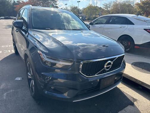 2021 Volvo XC40 T5 Momentum
