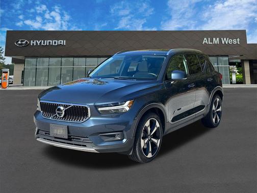 2021 Volvo XC40 T5 Momentum