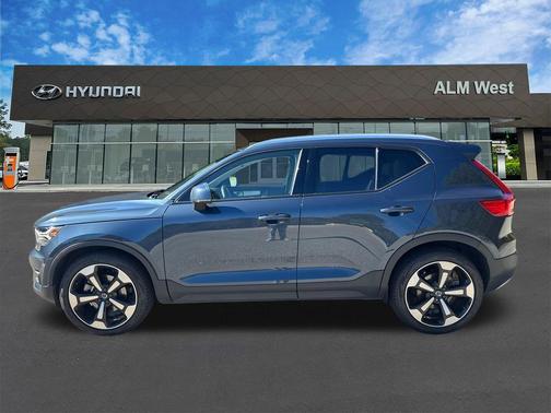 2021 Volvo XC40 T5 Momentum