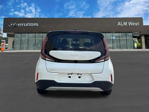 Snow White Pearl 2025 Kia Soul LX