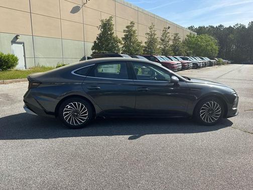 2025 Hyundai SONATA Hybrid SE