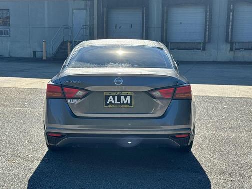 2022 Nissan Altima S FWD
