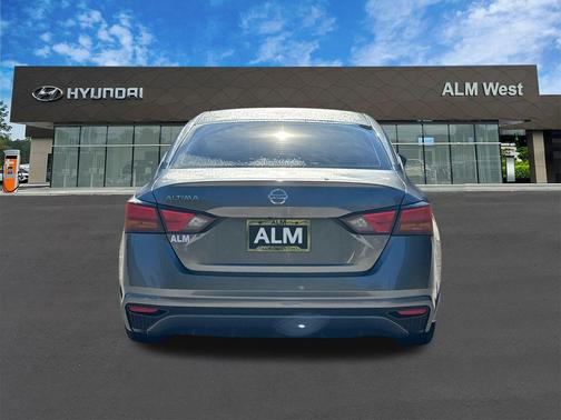2022 Nissan Altima S FWD