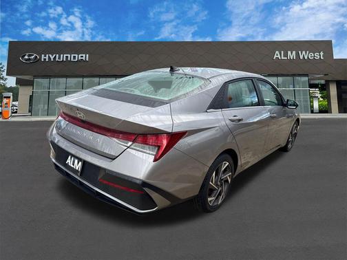 2025 Hyundai ELANTRA SEL