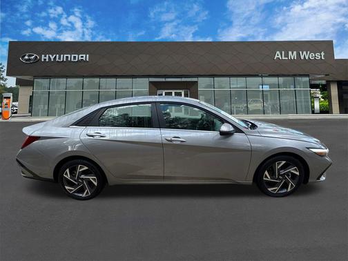 2025 Hyundai ELANTRA SEL