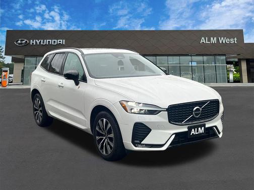 2024 Volvo XC60 B5 Core Dark Theme