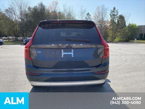 2022 Volvo XC90 T5 Momentum