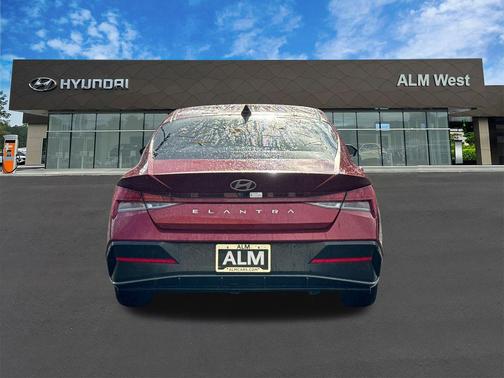 2025 Hyundai ELANTRA SEL