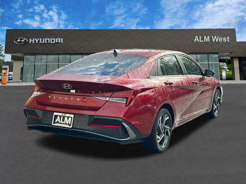 2025 Hyundai ELANTRA SEL