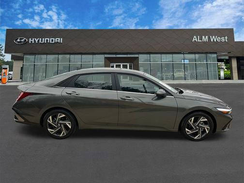 2025 Hyundai ELANTRA SEL