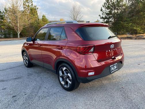 2024 Hyundai VENUE Limited