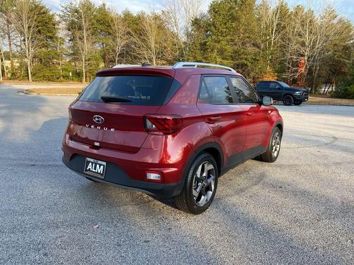 2024 Hyundai VENUE Limited