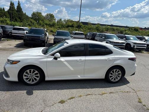 Ice 2024 Toyota Camry LE