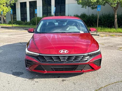 2025 Hyundai ELANTRA SE