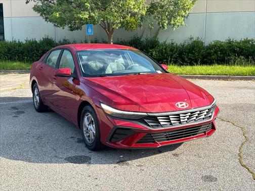 2025 Hyundai ELANTRA SE
