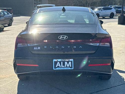2025 Hyundai ELANTRA SE