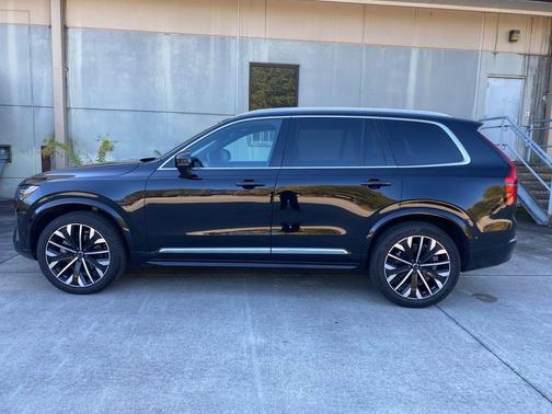 2025 Volvo XC90 B6 Plus 7-Seater