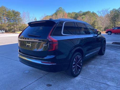 2025 Volvo XC90 B6 Plus 7-Seater