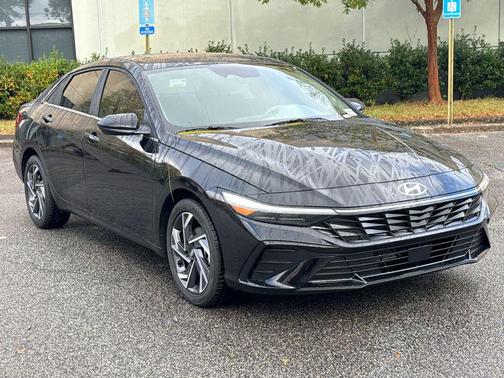 2025 Hyundai ELANTRA SEL