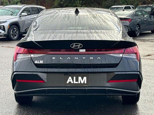 2025 Hyundai ELANTRA SEL