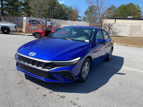 2025 Hyundai ELANTRA SE