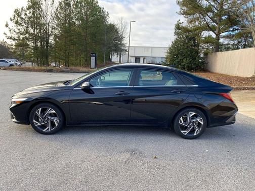 2025 Hyundai ELANTRA SEL