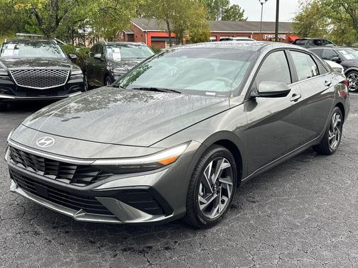 2025 Hyundai ELANTRA SEL