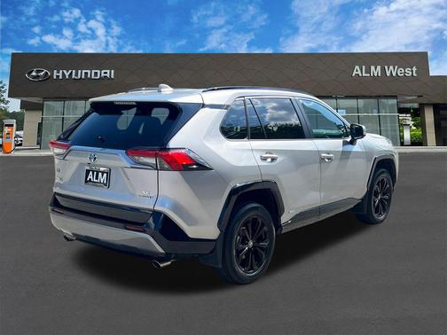 2023 Toyota RAV4 Hybrid SE