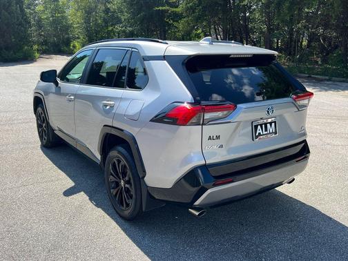 2023 Toyota RAV4 Hybrid SE
