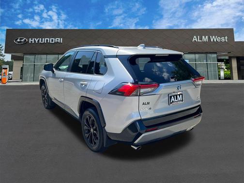 2023 Toyota RAV4 Hybrid SE