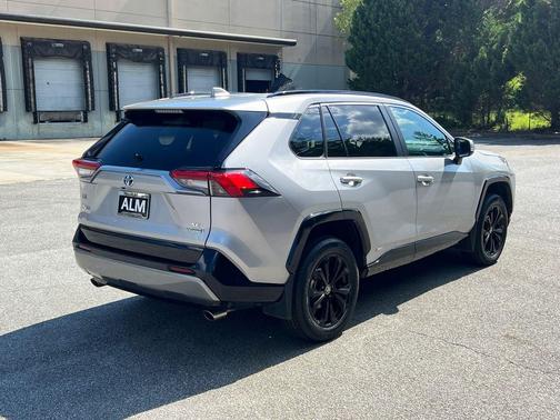2023 Toyota RAV4 Hybrid SE