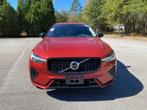 2023 Volvo XC60 Recharge Plug-In Hybrid T8 Plus Dark Theme