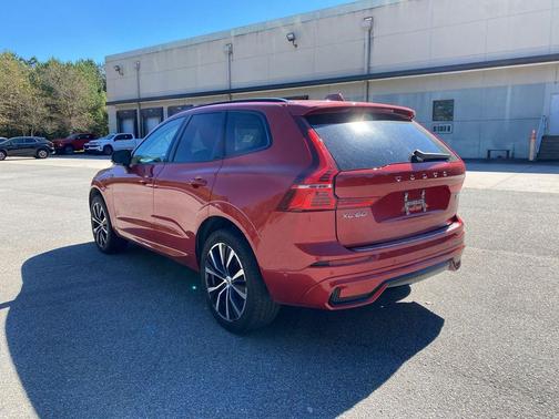 2023 Volvo XC60 Recharge Plug-In Hybrid T8 Plus Dark Theme