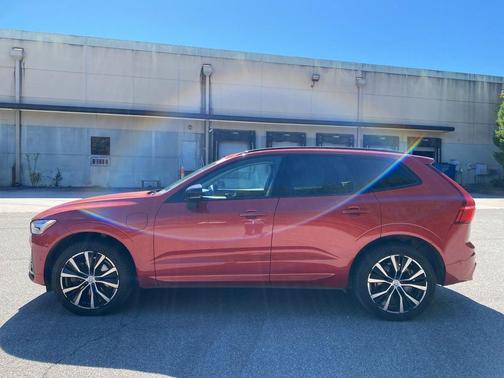 2023 Volvo XC60 Recharge Plug-In Hybrid T8 Plus Dark Theme