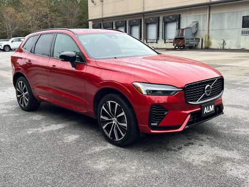 2023 Volvo XC60 Recharge Plug-In Hybrid T8 Plus Dark Theme