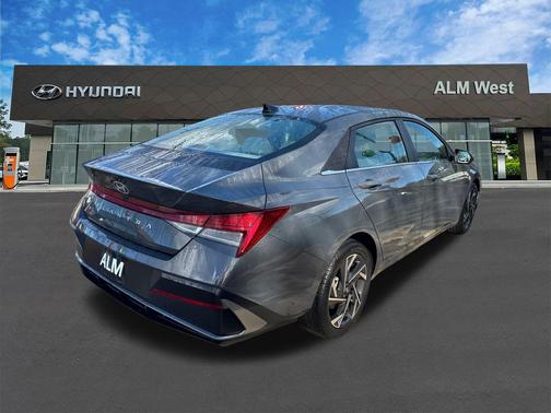 2025 Hyundai ELANTRA SEL