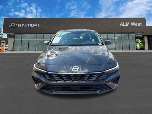 2025 Hyundai ELANTRA SEL