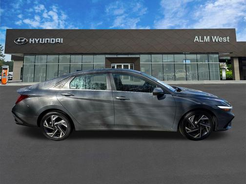 2025 Hyundai ELANTRA SEL